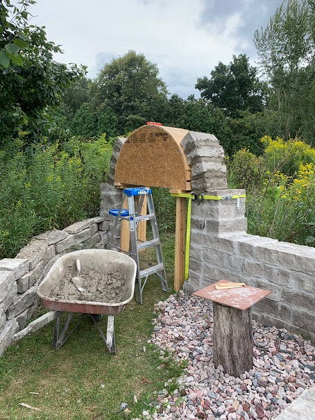 Building a stone arch on a wooden frame
