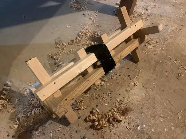 Foot winder for broom making