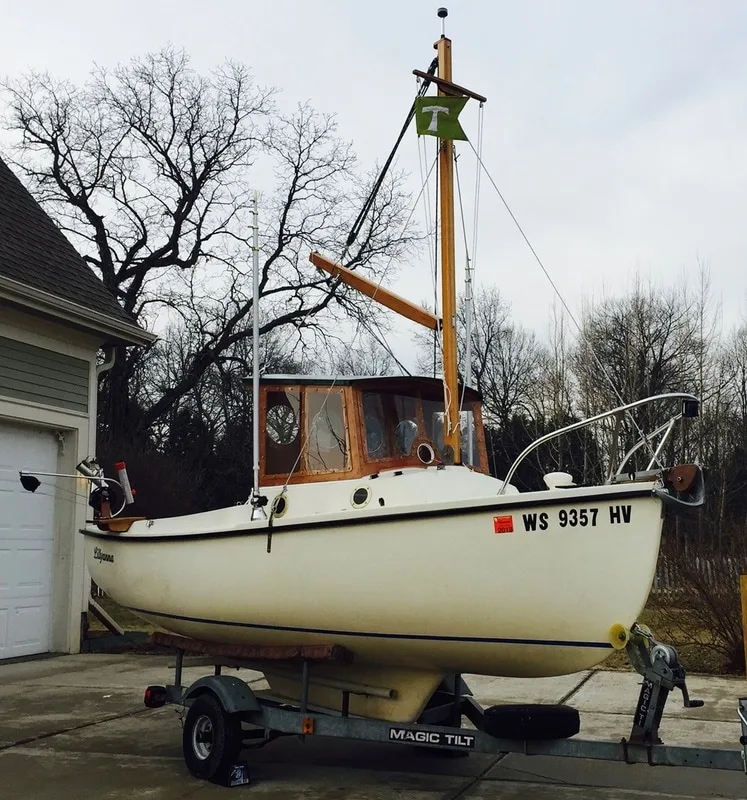 Compac 16 Pilothouse