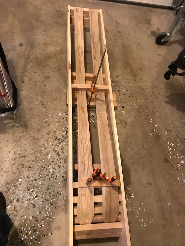 Form for steam bending wooden skis