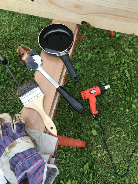 Tools for applying pine tar to skis